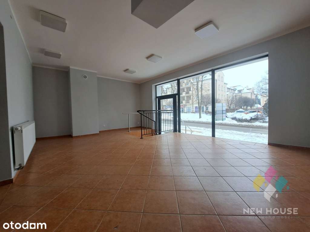 Lokal użytkowy w centrum - parter, witryna-1