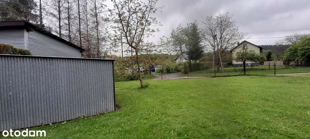 Dzięgielów - dom piętrowy z zabudowaniami gospodarczymi.-13