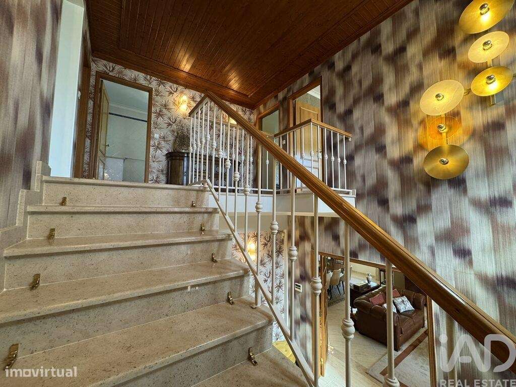 Moradia bi-familiar T5 em Tomar e Santa Maria dos Olivais de 230 m2-18