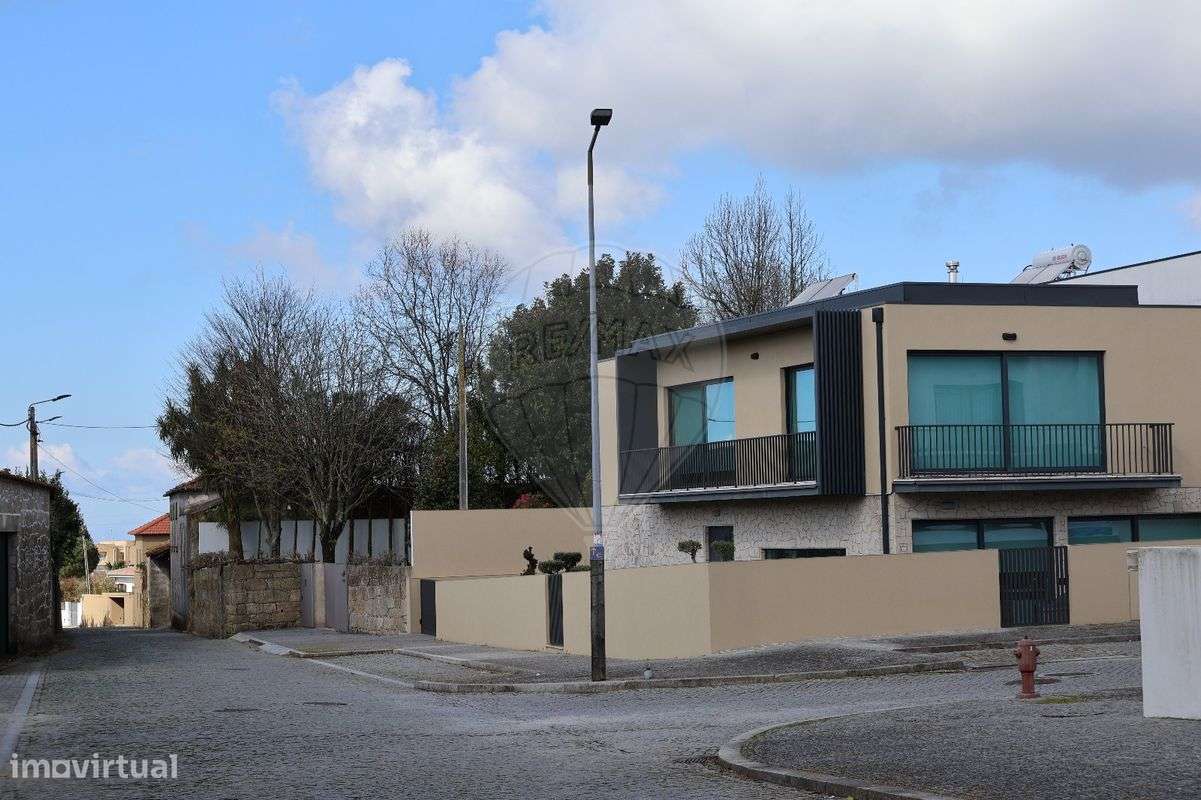 Moradia T4 para venda-23