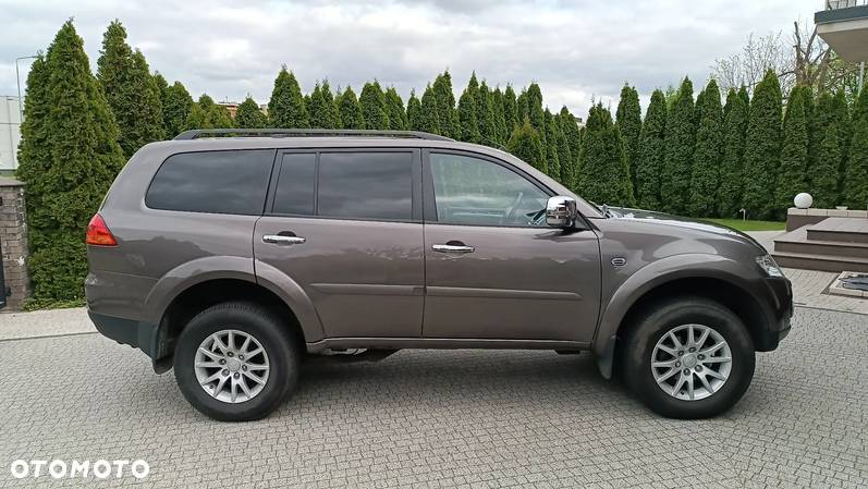 Mitsubishi Pajero Sport 2.5 DID Intense + - 8