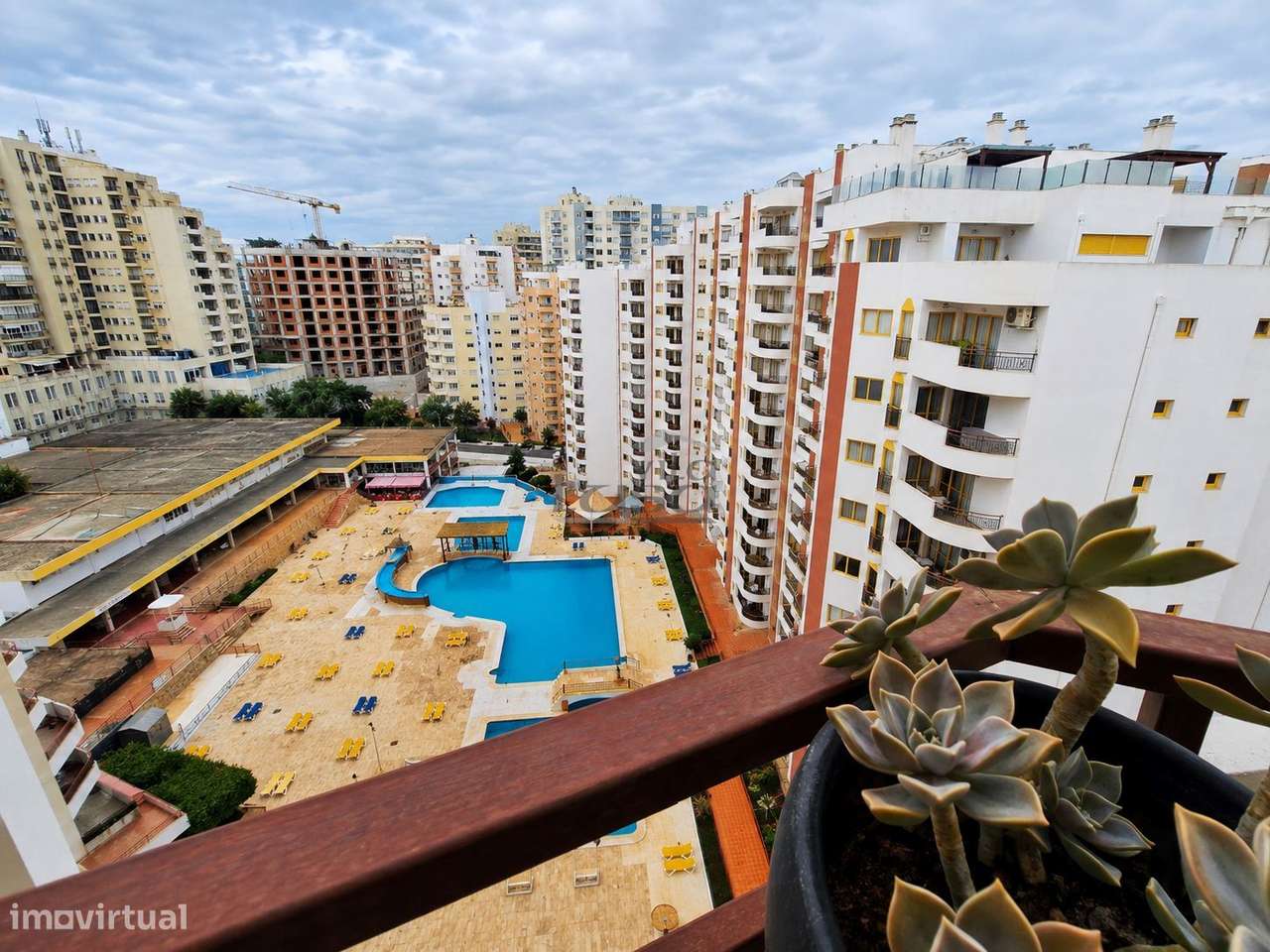 Apartamento T1 a 300 Metros da Praia da Rocha-10