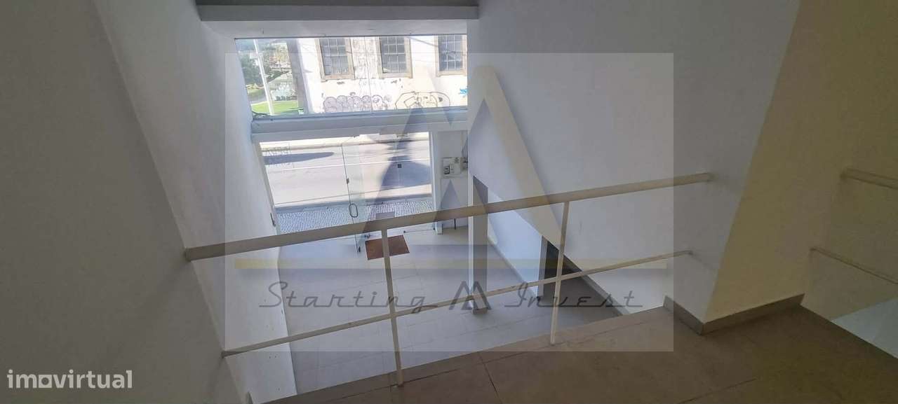 Loja com 91m2 Av. José Régio em vila do Conde.-6