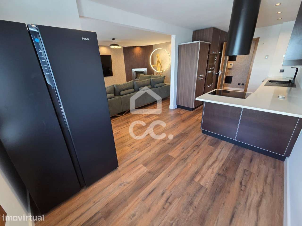 Apartamento T1 na Venda do Pinheiro com Garagem, Elevador e AC-18