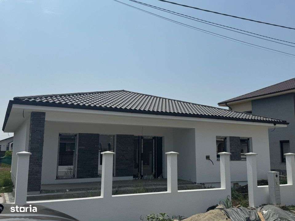 CASA LA SOL CUMPANA | TOATE UTILITATILE | 3 DORMITOARE |CURTE GENEROAS - Imagine principală: 2/12