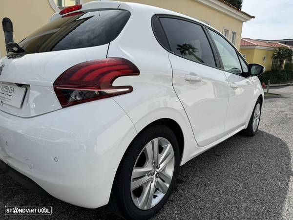 Peugeot 208 1.2 PureTech Signature - 22