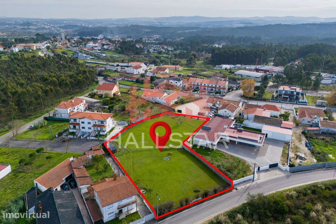 Terreno para Construção / Projeto Aprovado / 6 Moradias T3 / Área Tota - Grande imagem: 1/30