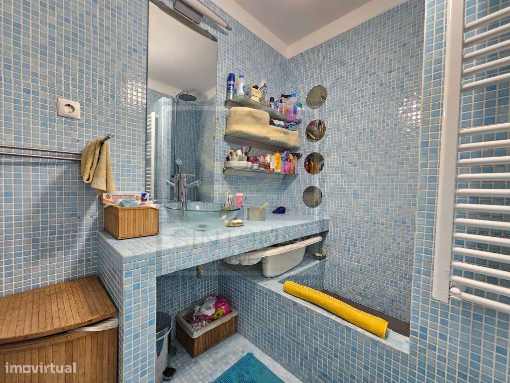 Encantador Apartamento T4 no Coração da Estefânia - Lisboa-11