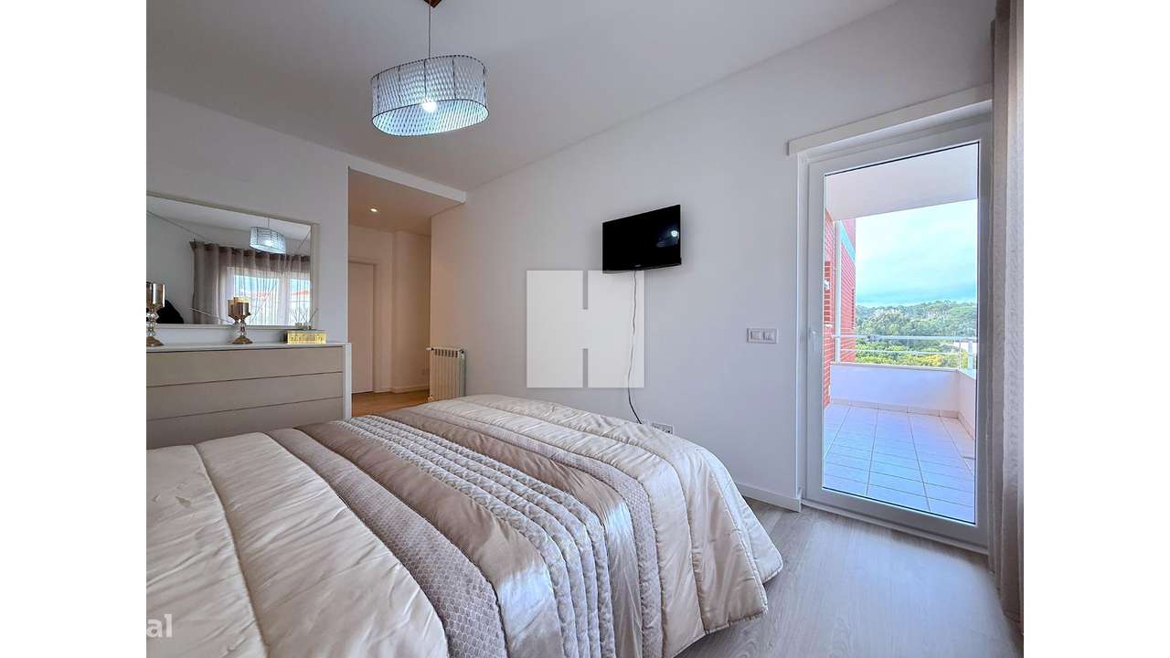 Luxuoso T-3 na Qtª Santa Maria-36