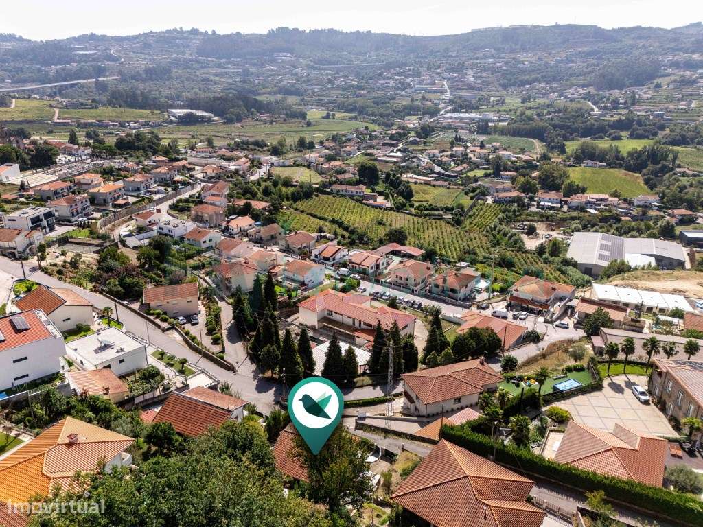 MORADIA TÉRREA COM GRANDE POTENCIAL | GARAGEM E JARDIM-14