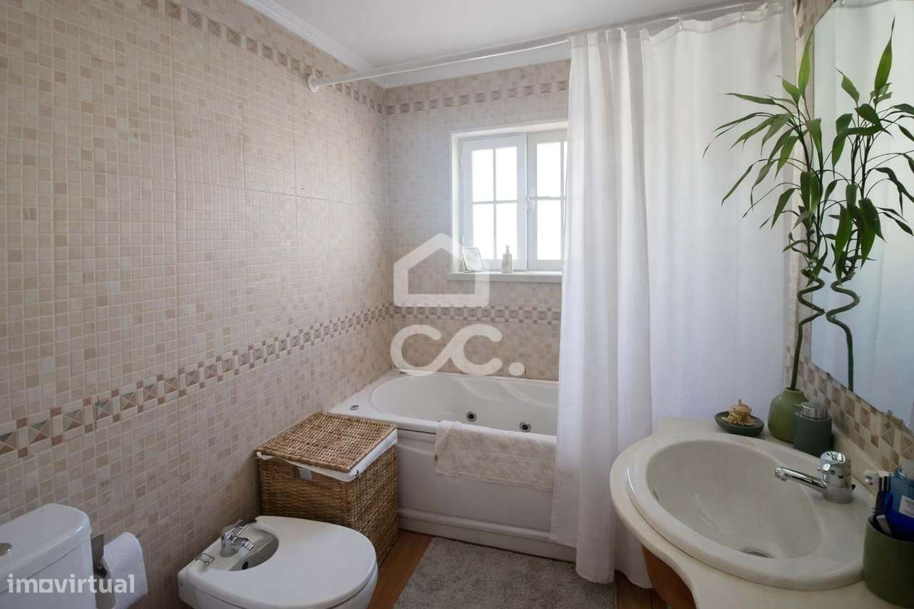 Moradia T3 com Piscina e Garagem em Azeitão-12