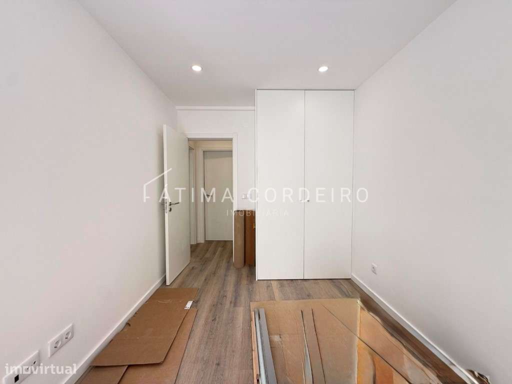 Fantástico T2 com 95m2 Remodelado com arrecadação no centro da Cost...-19