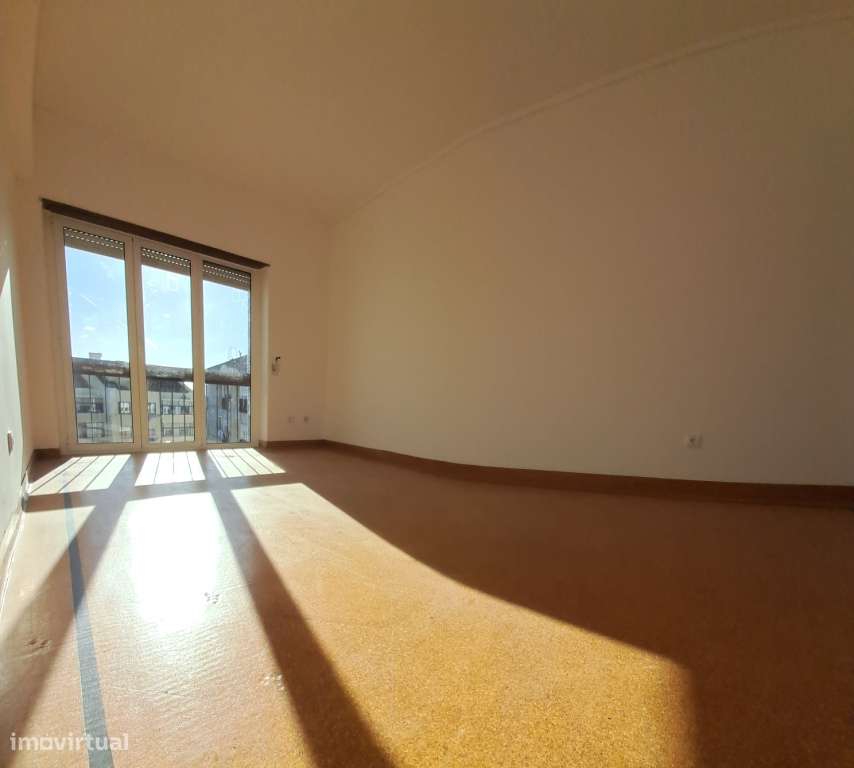 T1 renovado e cozinha equipada. Vidros-duplos. Elevador. VideoPorteiro - Grande imagem: 5/12