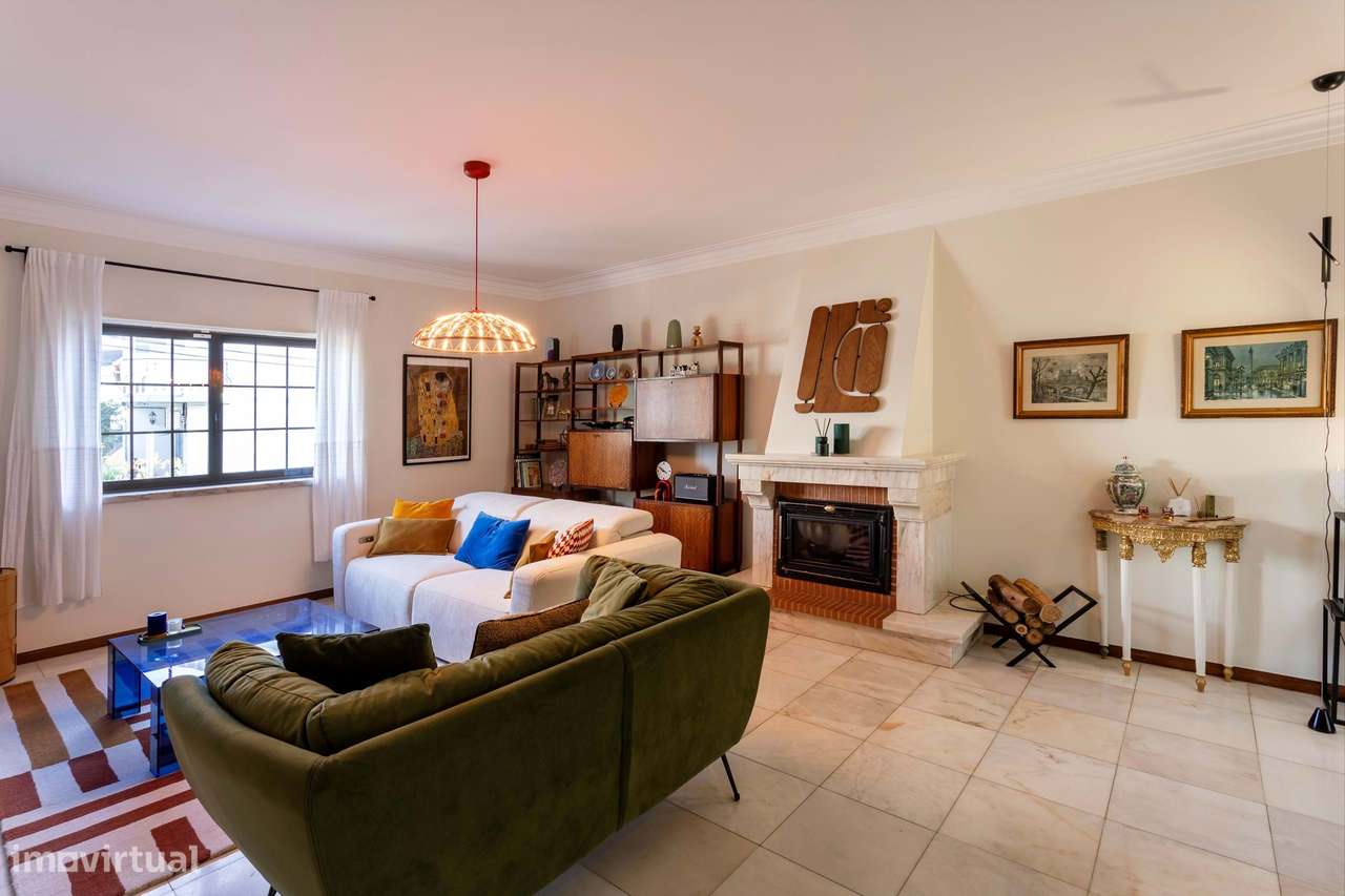 Moradia remodelada com jardim, garagem e vista desafogada, Algueirão,-23