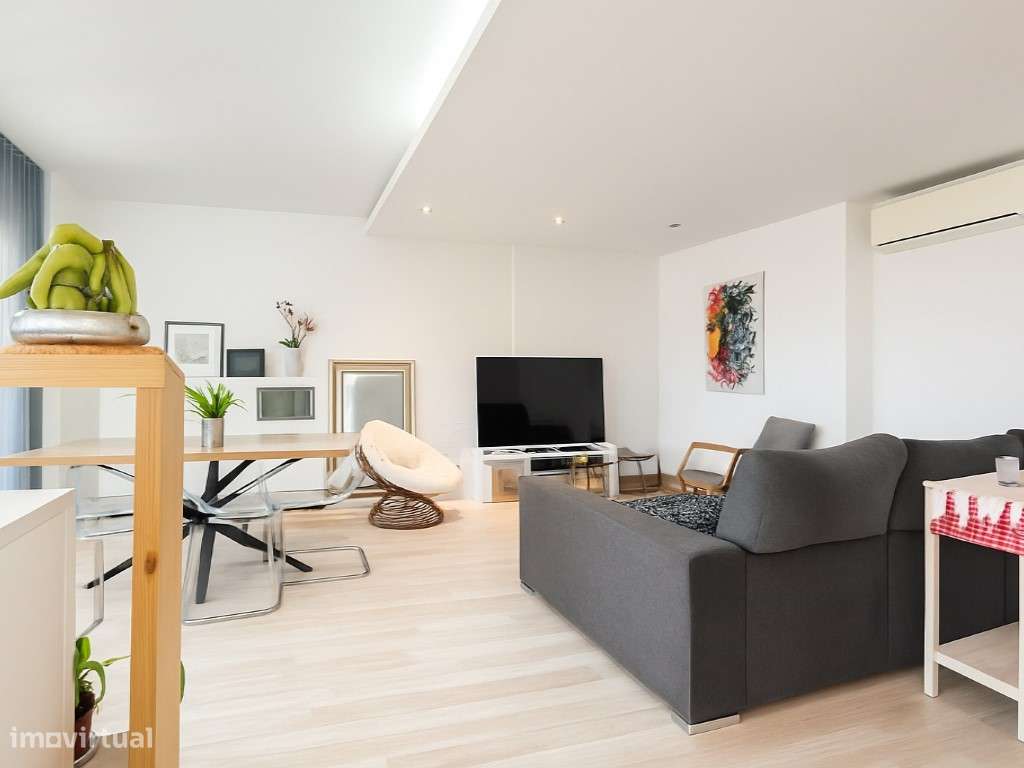 Exclusivo! | T2 com Garagem BOX | Suite | Varandas | Vista Rio-6