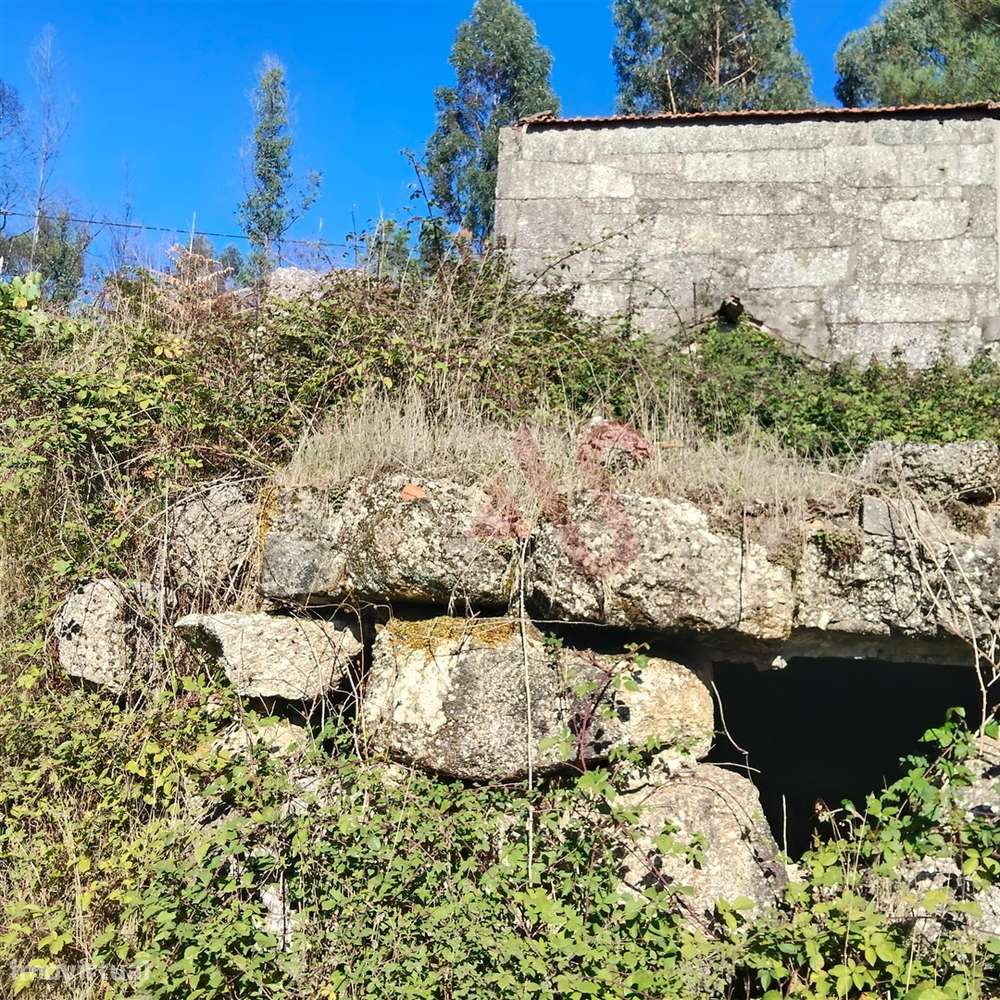 Moradia T3 para restaurar com terreno em Seidões, Fafe - Grande imagem: 4/20