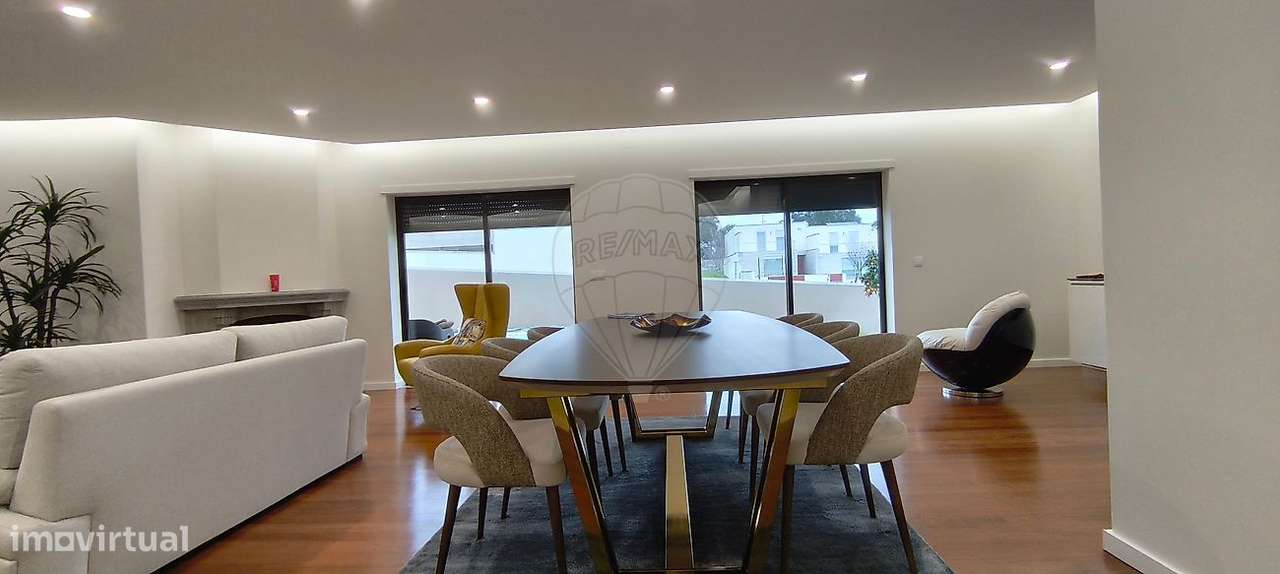 Moradia T4 para venda-10