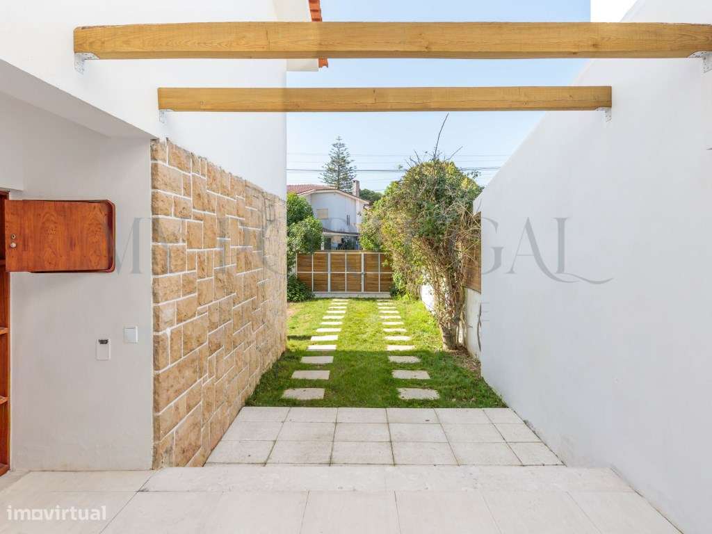 Moradia em banda Contemporânea T3+1 com Jardim Privado e Espaço Ext...-1