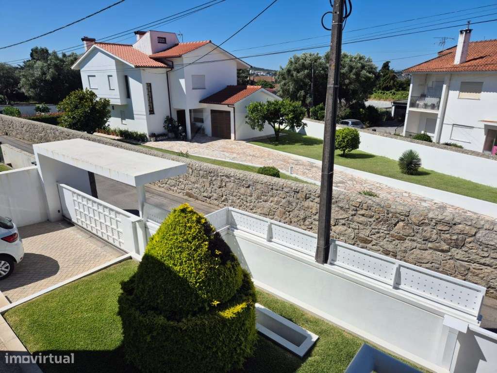 Moradia T4 com jardim-6