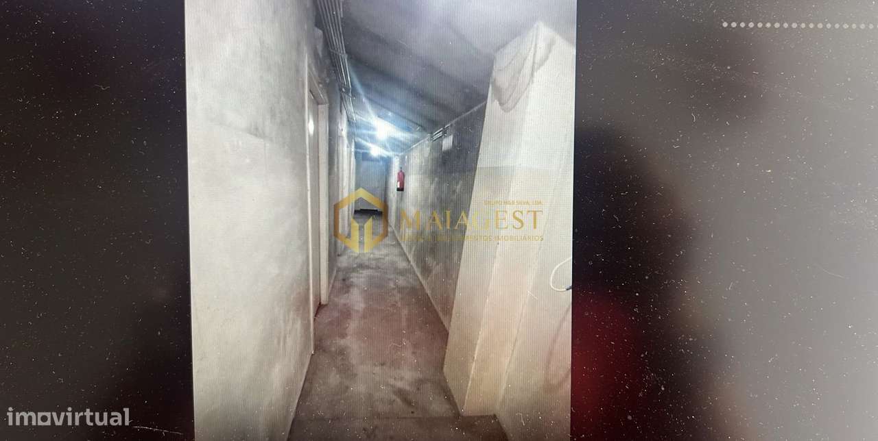 Apartamento T2 com cozinha equipada e varanda em Rio Tinto-23