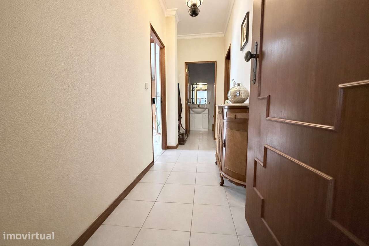 Moradia T3 | Terraço | Box 4 Carros | Varanda | Jovim | Exclusivo-6