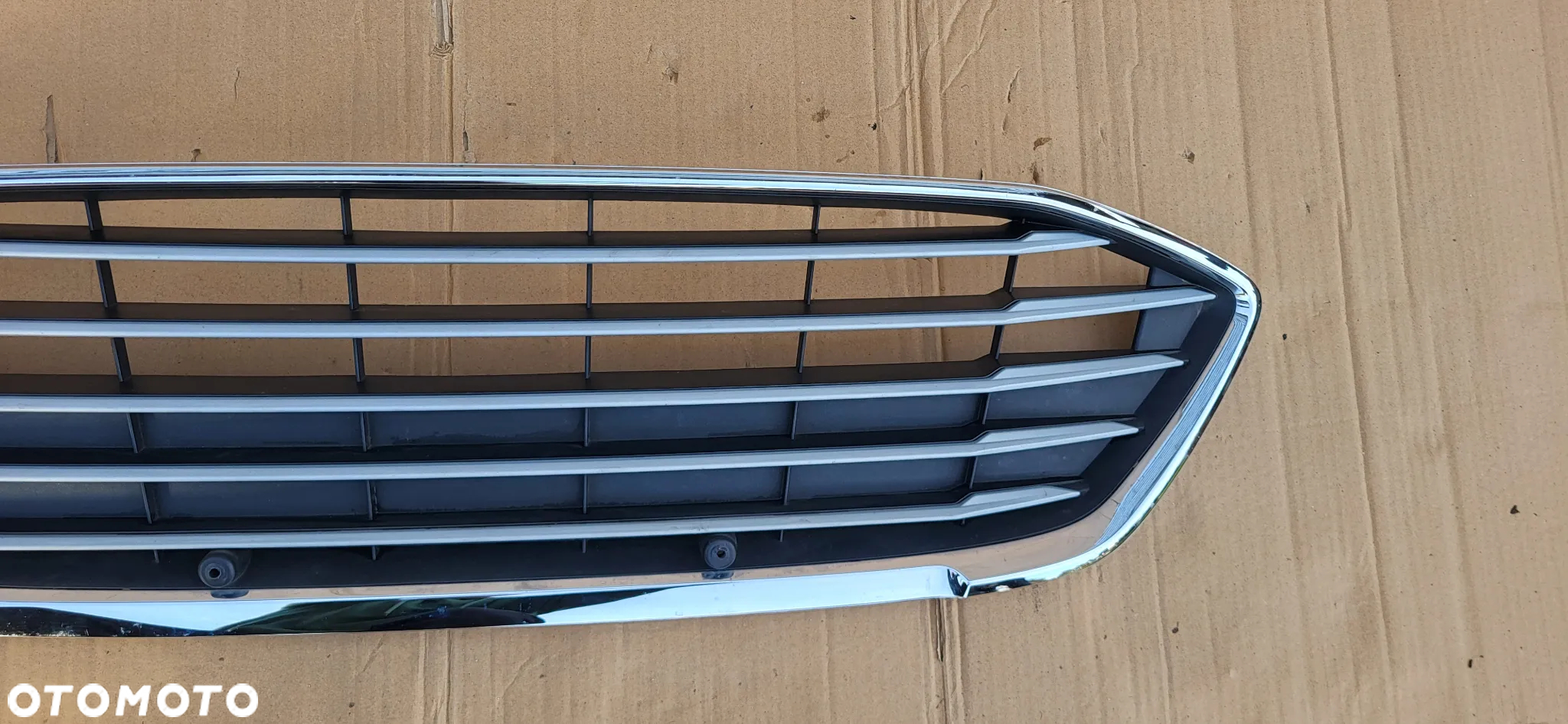 ATRAPA GRILL FORD FOCUS MK4 - 6