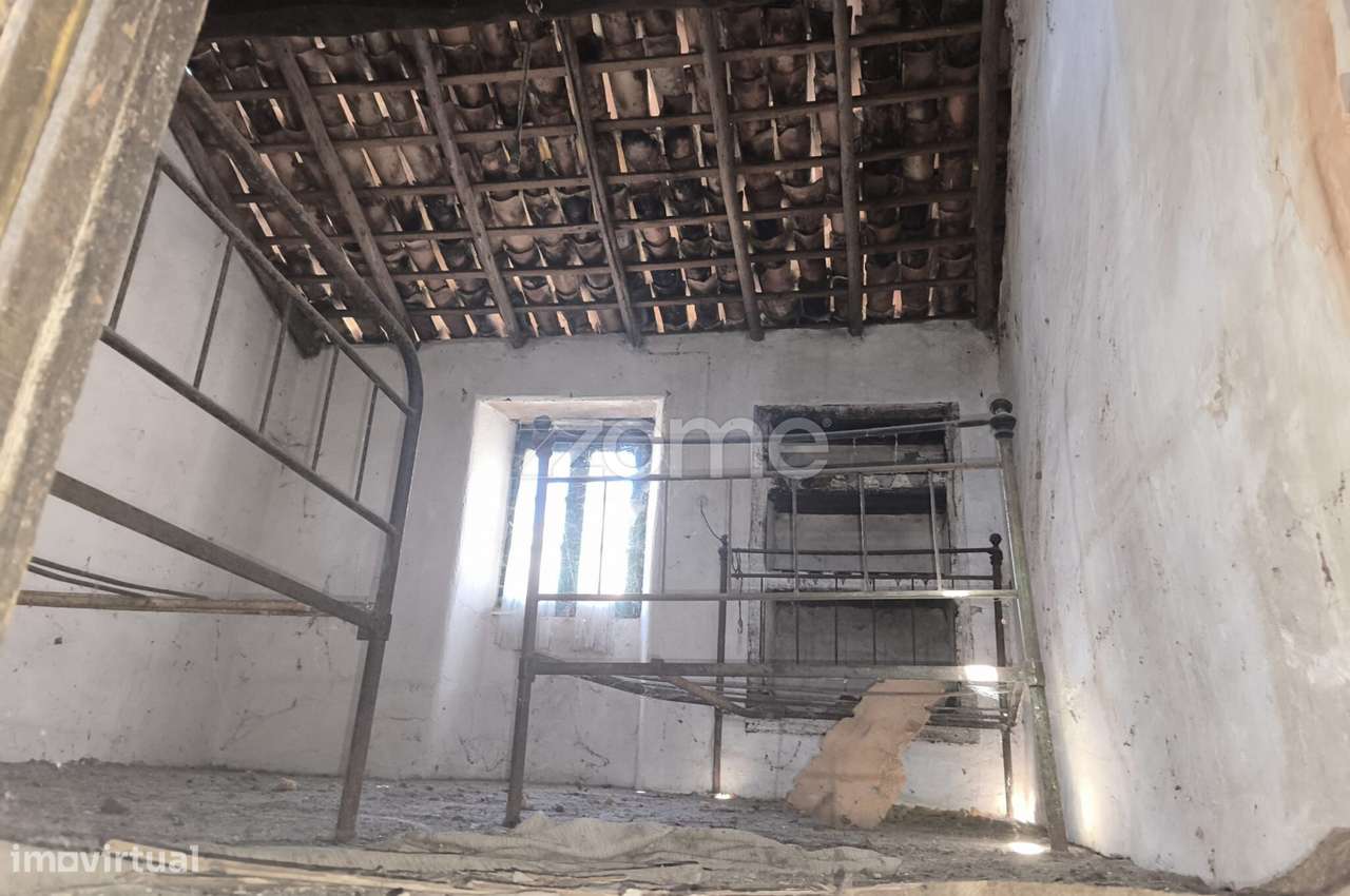 Moradia para Remodelação Total em Cabouco - Ceira-8