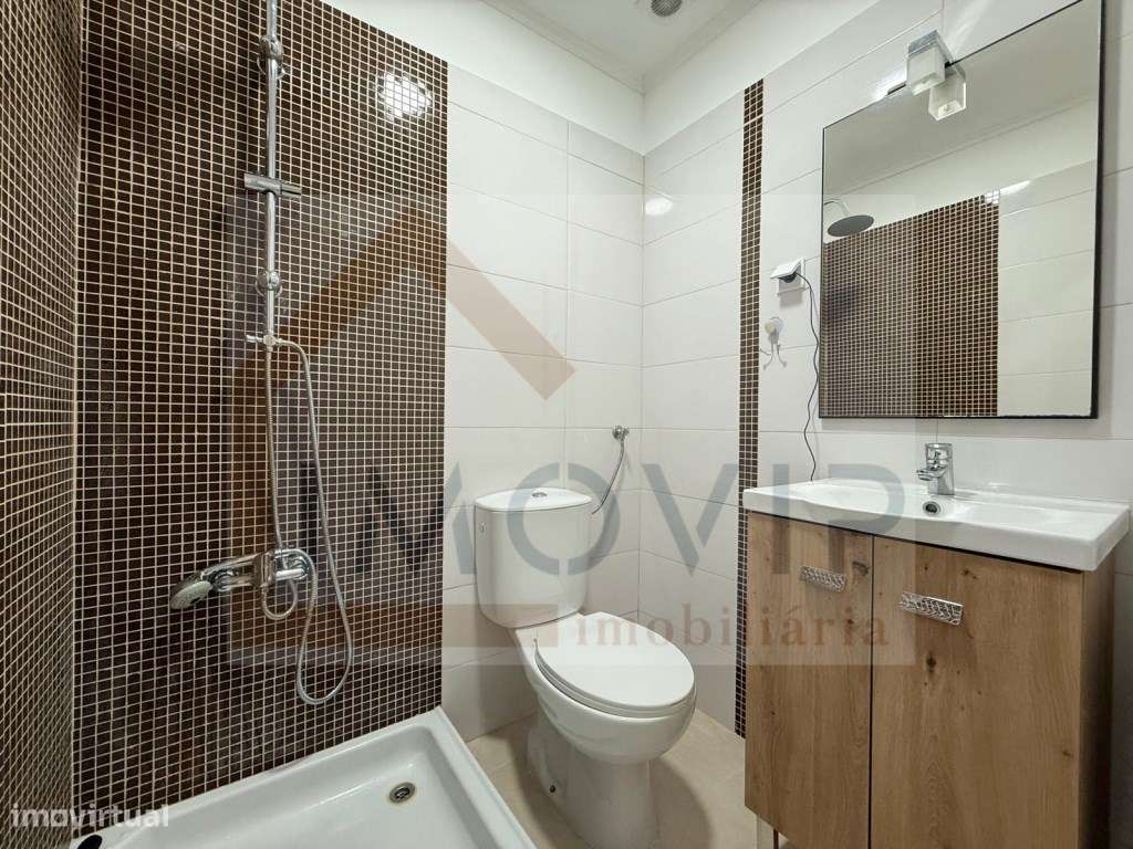 Apartamento T3 totalmente remodelado em zona nobre Setúbal-21