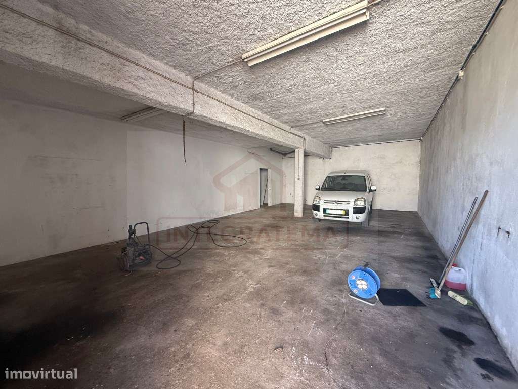 Quintinha com habitação, armazéns e terreno - Rio Maior-25