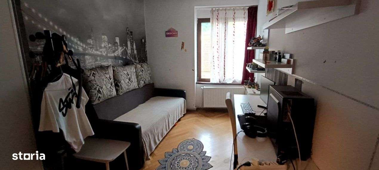 Apartament spatios cu vedere spre Tampa in casa solida-4