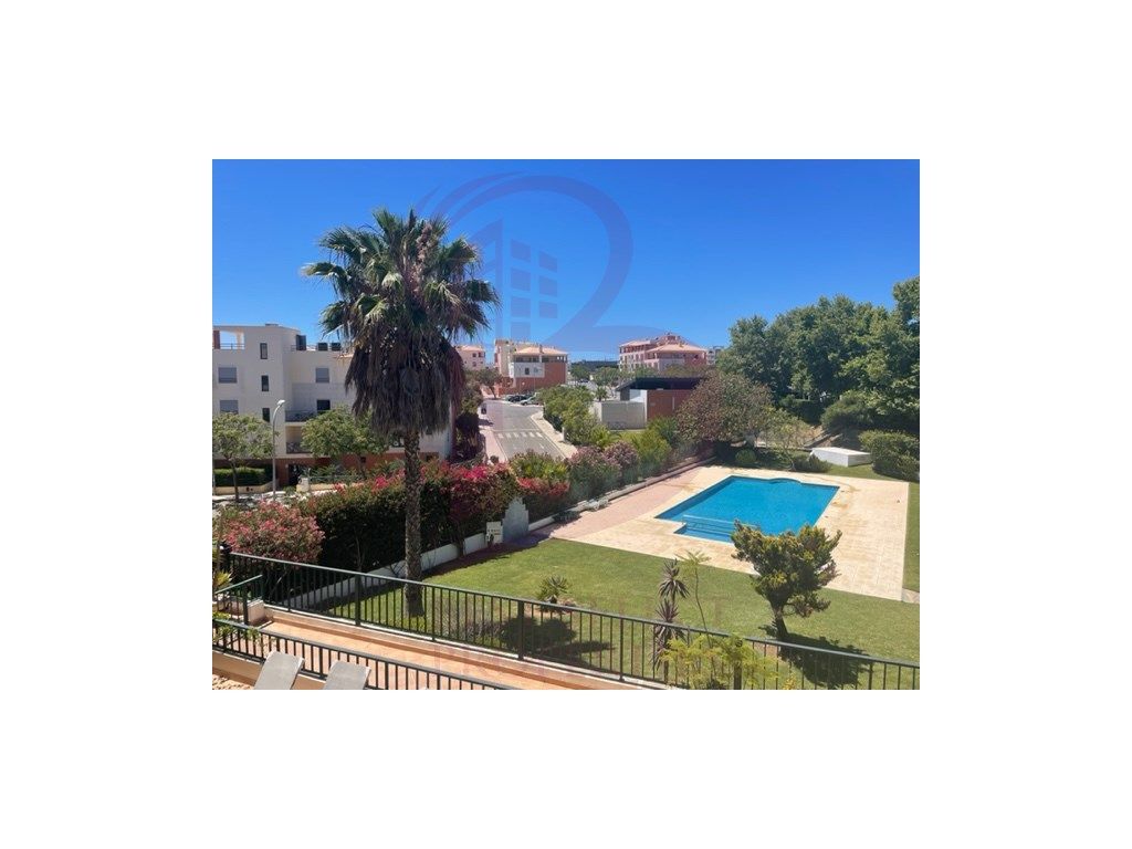 Apartamento T1, com piscina, para venda em Albufeira.