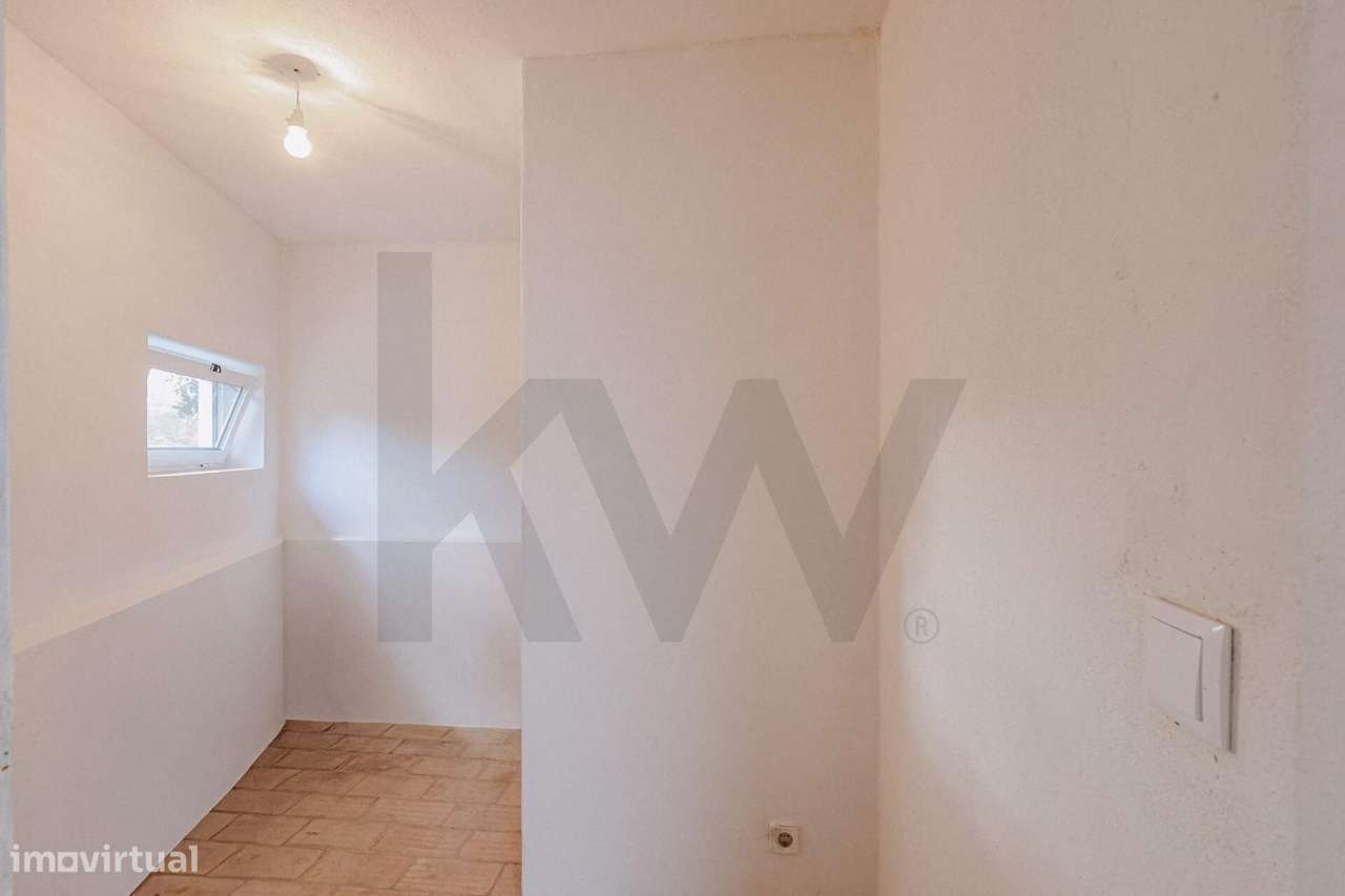 MORADIA  ESPAÇO EXTERIOR  E ZONA DE ESTACIONAMENTO PRIVATIVO-32