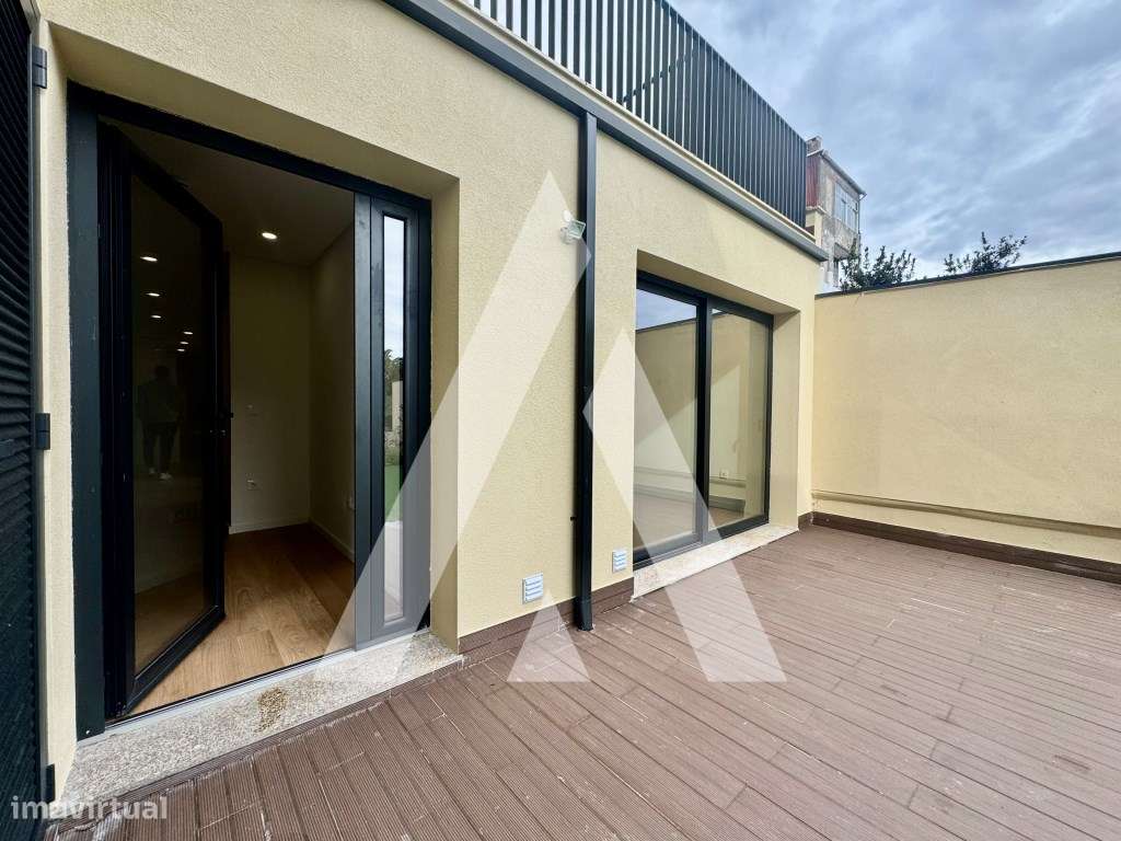 Apartamento T1 com Amplo Terraço no Centro do Porto-16