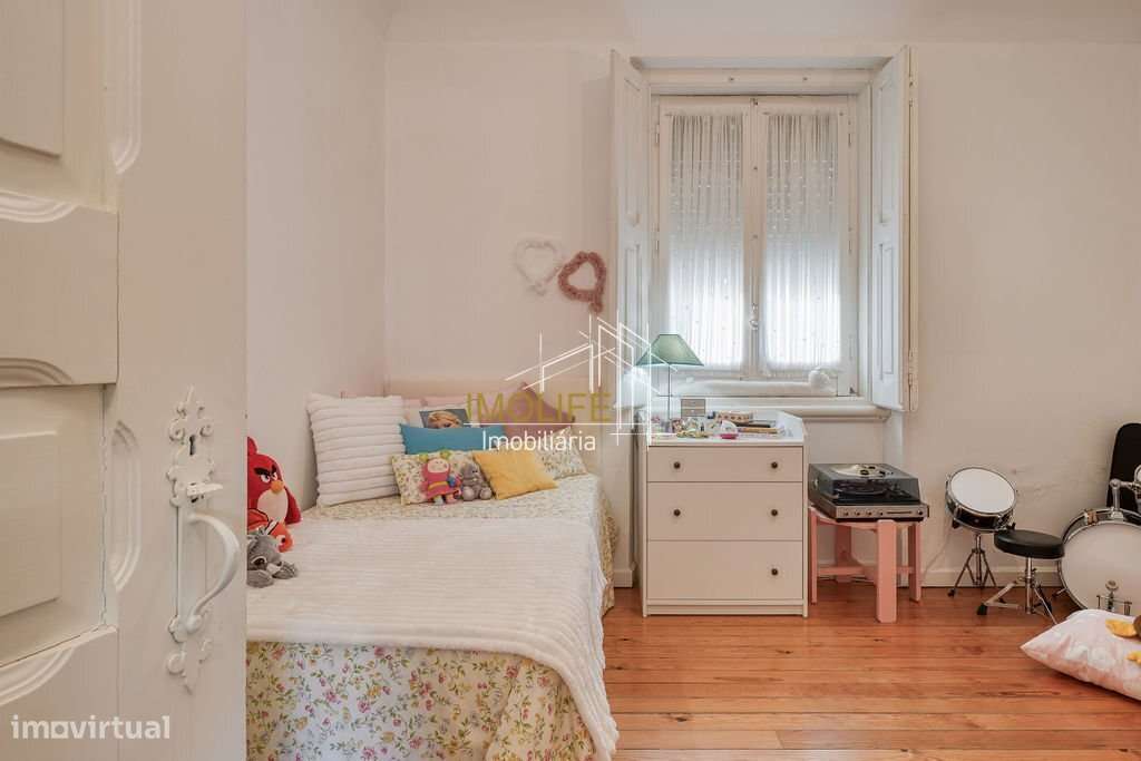 Excelente Moradia com dois pisos no centro do Vimieiro-12