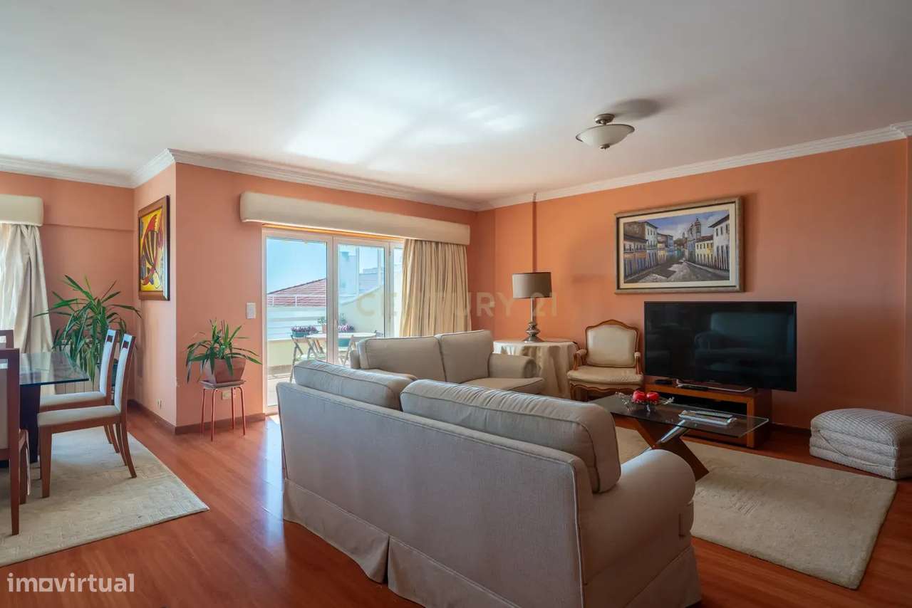 Penthouse T5 Jardins da Parede-2