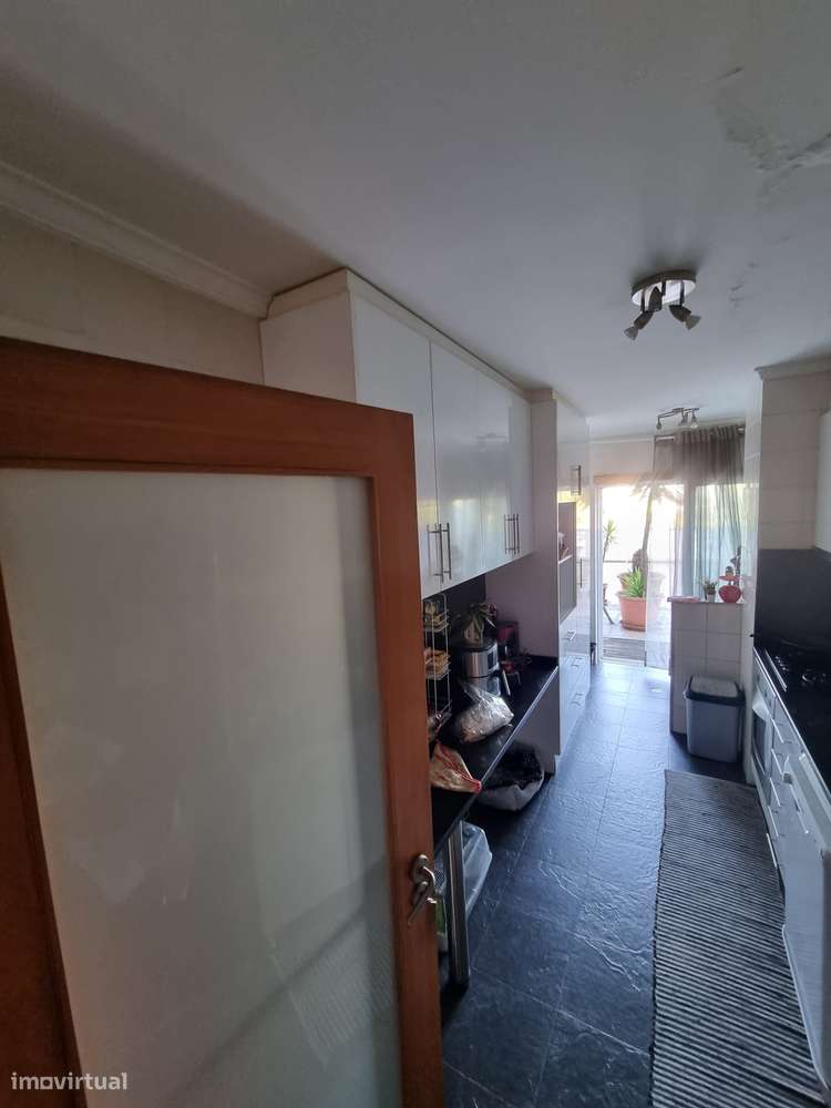 Apartamento T2 com excelente terraço no Vinhal, V. N. Famalicão-10