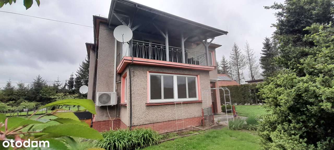 Dzięgielów - dom piętrowy z zabudowaniami gospodarczymi.-1