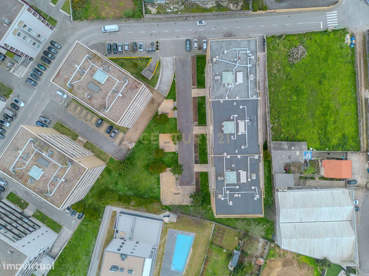 Luminoso T3+1 com Escritório e Varandas – Canidelo, Gaia-47