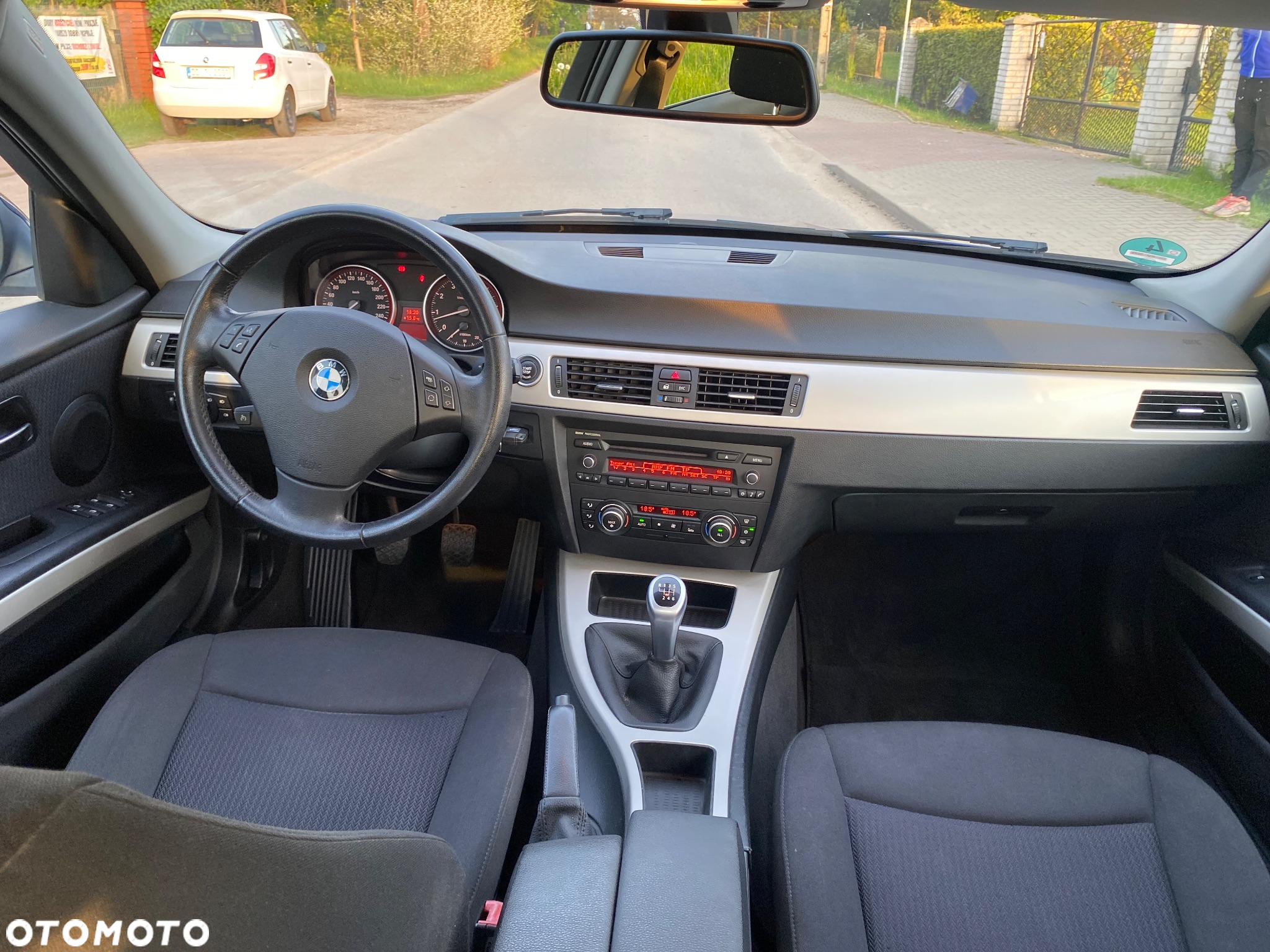 BMW Seria 3 325i - 24