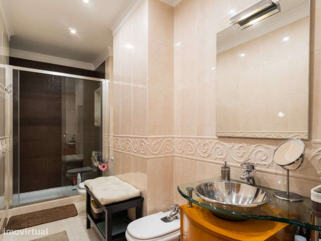 Moradia T4+1 localizada no bairro do 'Casal Novo'.-10