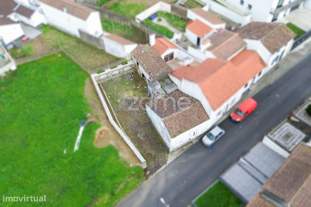 Moradia Com Projeto Aprovado Para 2 Apartamentos Na Algarvia