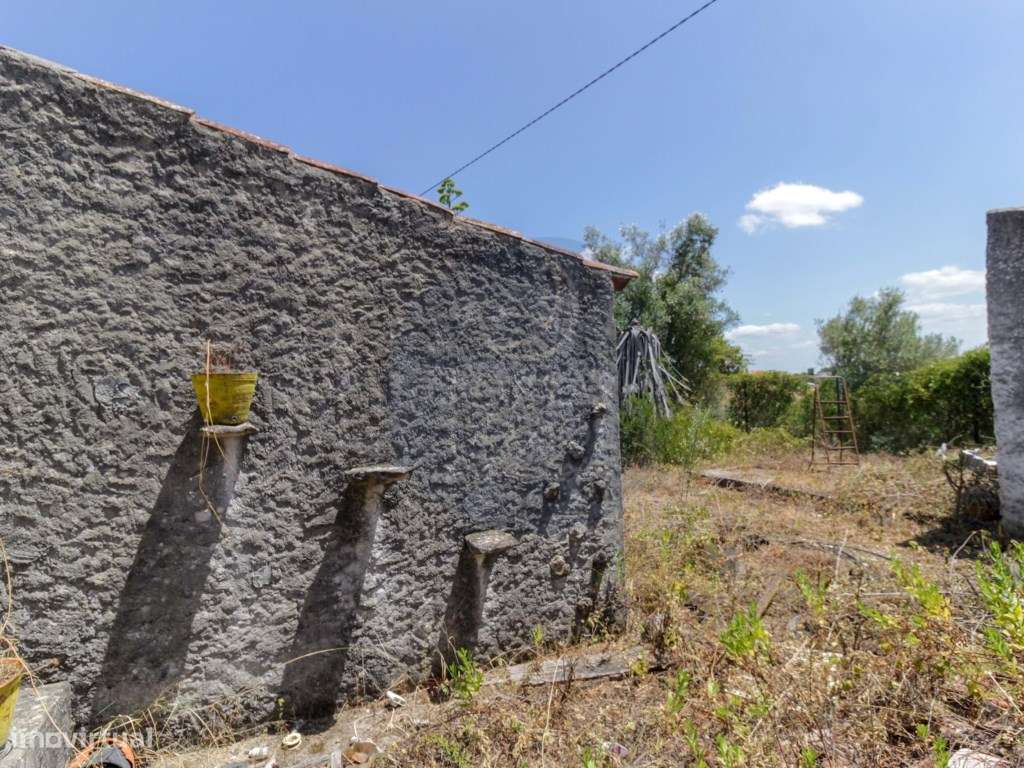 Moradia V2 Terreno Poço-23