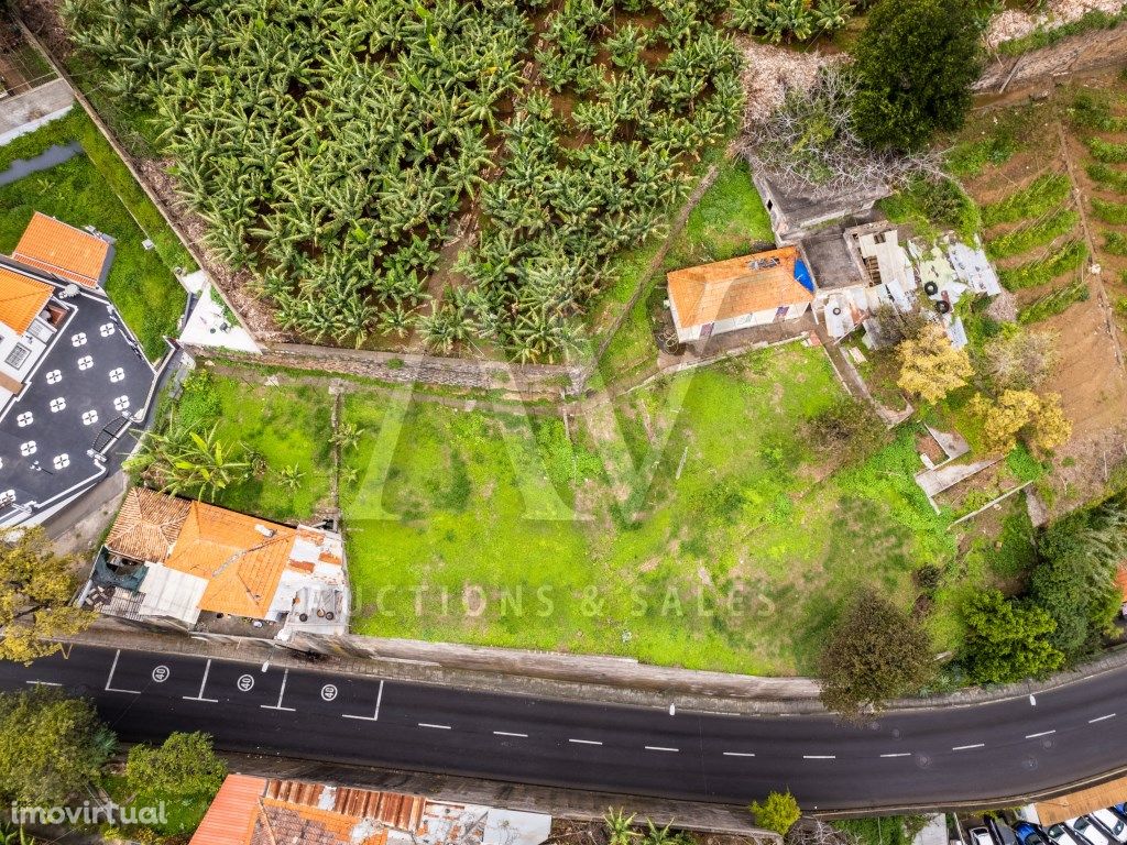 Excelente Terreno com duas Moradias no Funchal