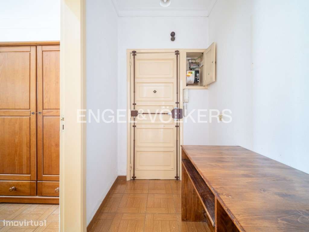 Apartamento para remodelação com estacionamento no Areeiro-14
