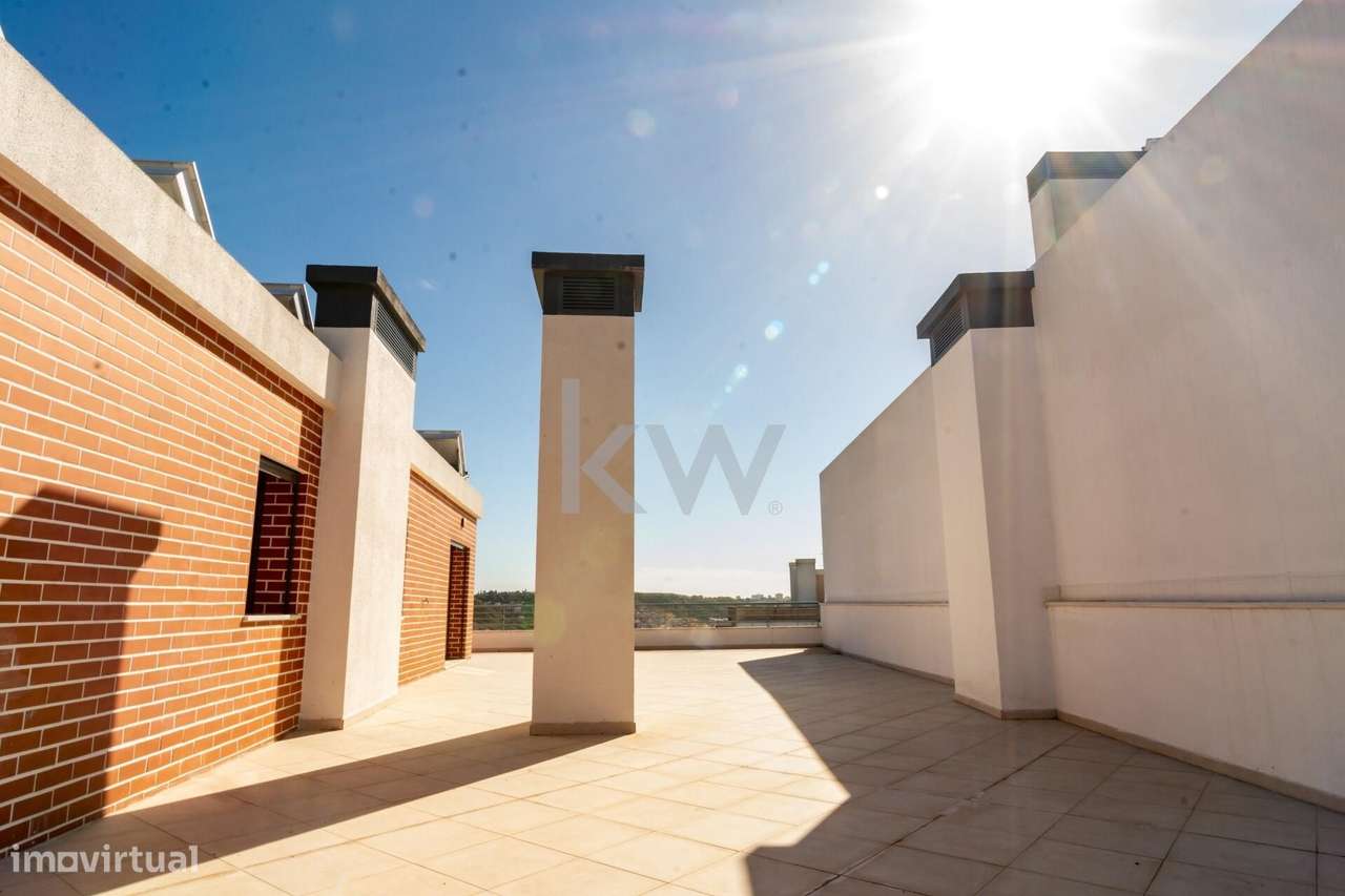 Luxo Raro nas Colinas do Cruzeiro – T3+1 com Mega Box e Terraço Privad-55