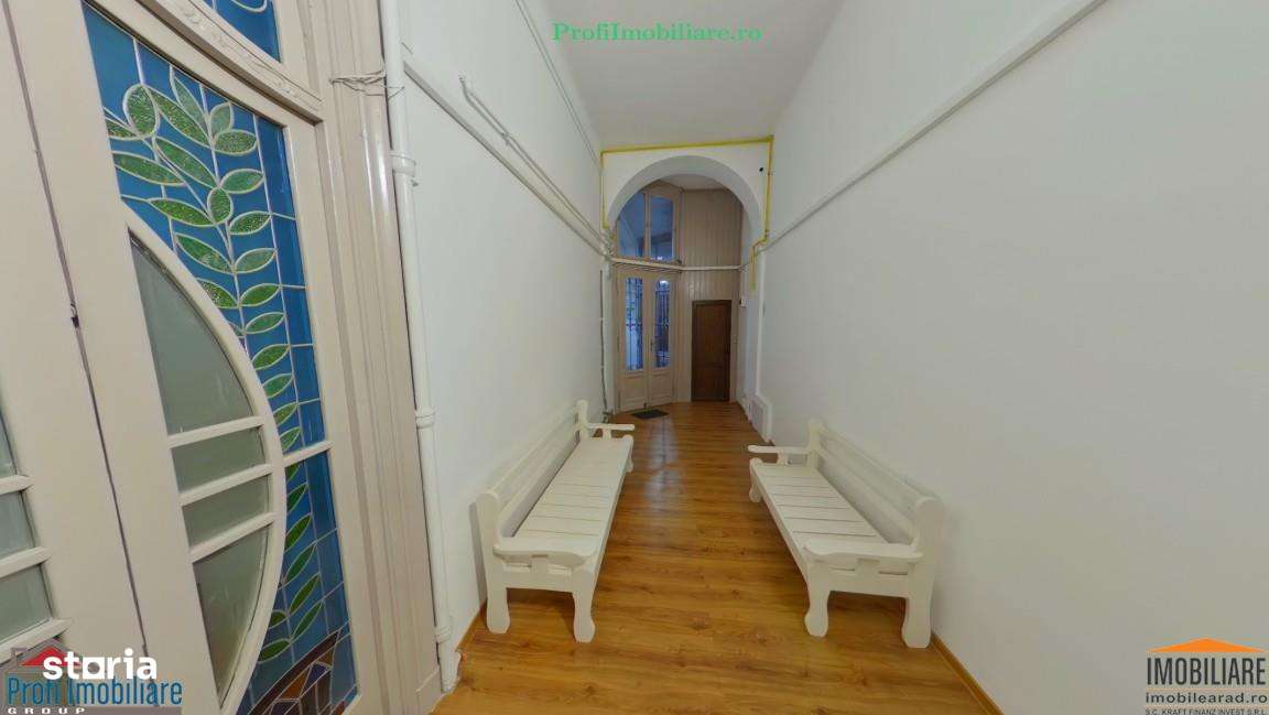 Apartament et.1, luxury class, langa Primarie cu balcon si vedere spre - Imagine principală: 2/20