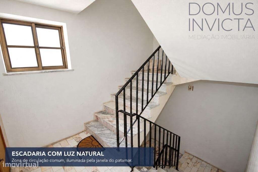 T3 com varanda, garagem e vista para o Castelo | Av. Cidade de Zamora-21