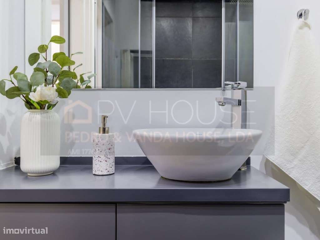 Apartamento T2 Benfica Rua Drº João de Barros nº25 r/c dt-6