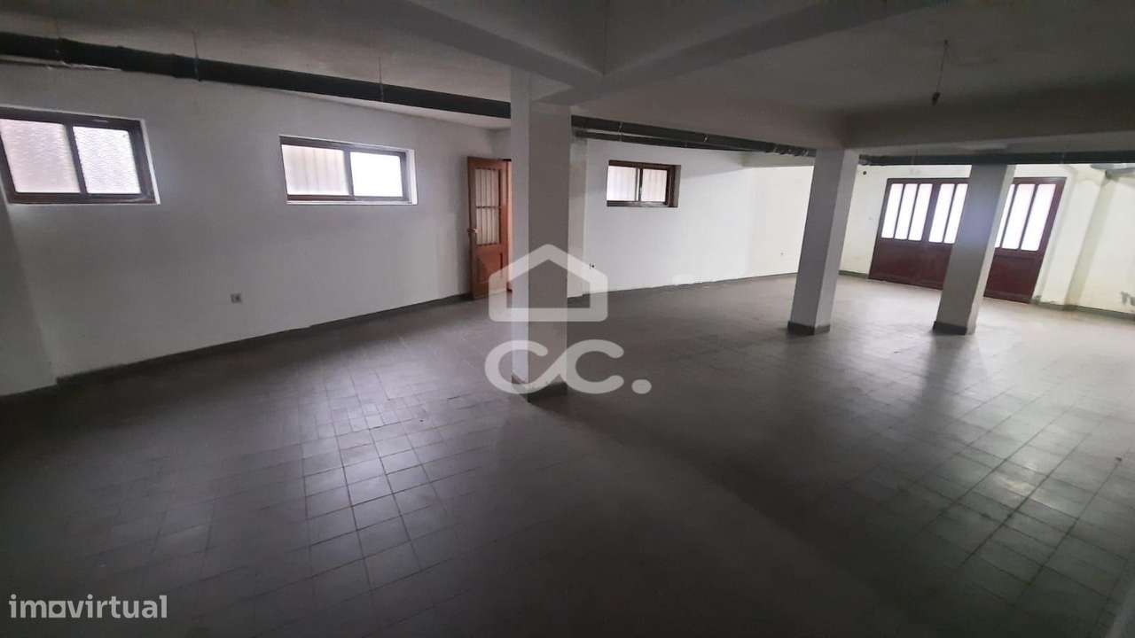 Apartamento T1+1 com Armazém e lugar de garagem-22