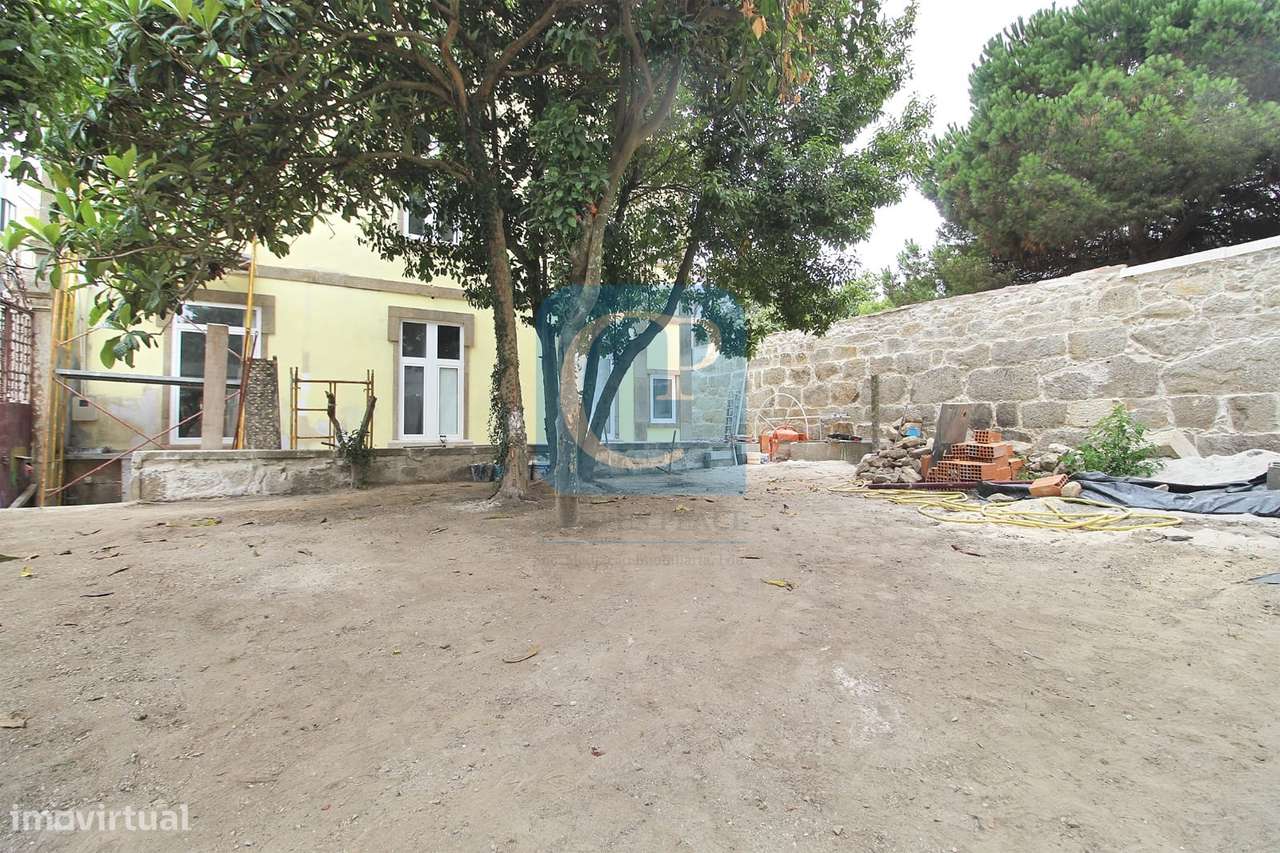 Moradia centenária no Centro de São Mamede Infesta - Grande imagem: 3/34